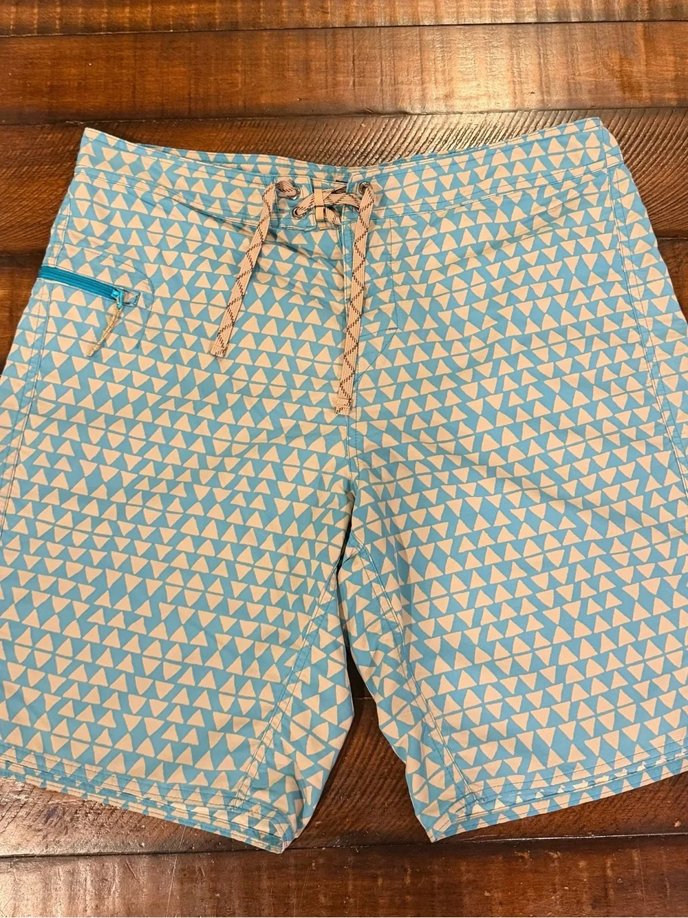 Patagonia Light Blue & White Geometric Board Shorts size 36